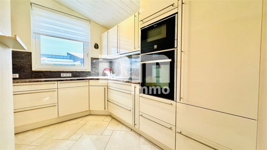 (R)eserviert! Altengerechter gepflegter Bungalow mit Gartenbereich, Terrasse, Garage - Küche mit hochwertiger EBK